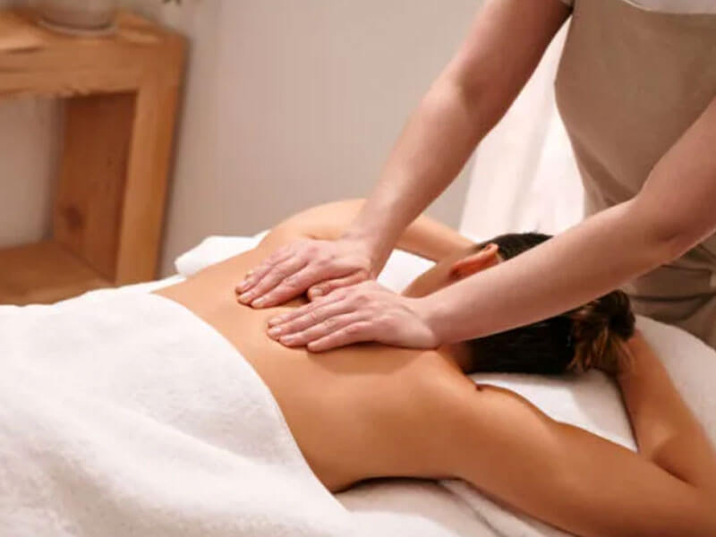 Релакс масажа во времетраење од 60 минути во Metamorphosis Aesthetic Center.