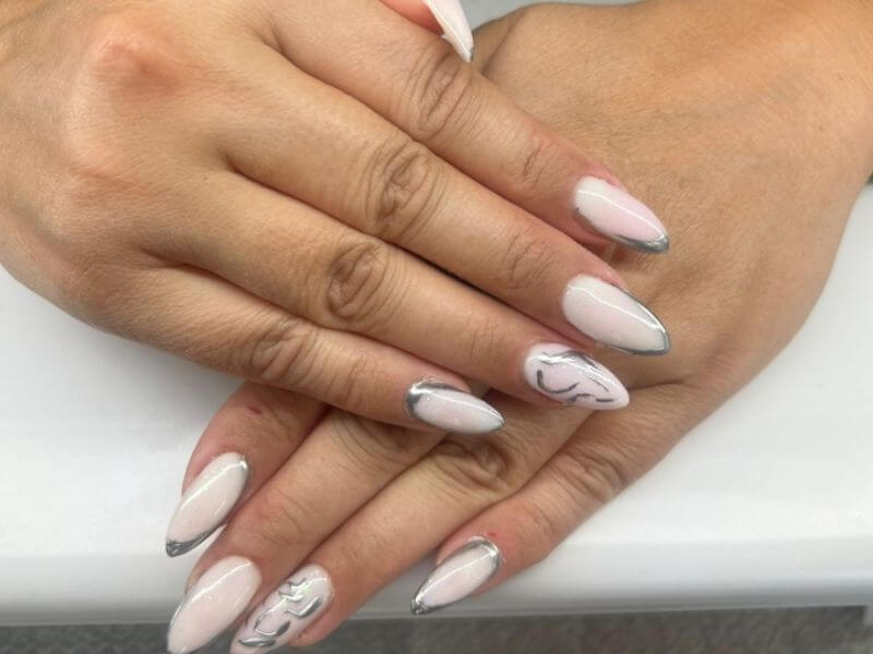 Гел лак на раце и нозе во Lakshmi Luxury Beauty Salon